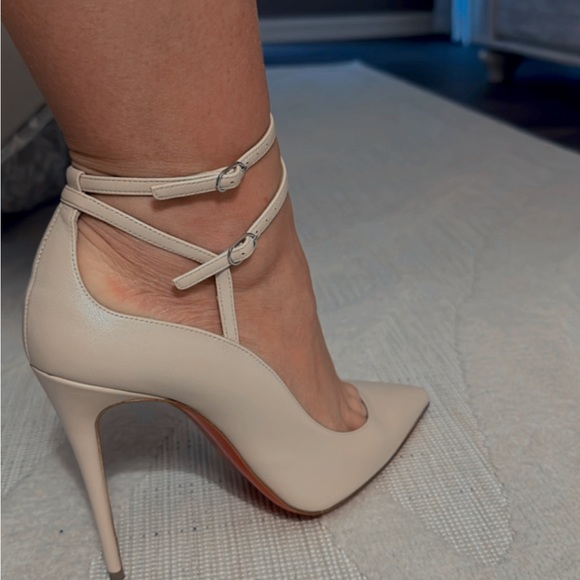 Brand new Conclusive Christian Louboutin. - Picture 3 of 5